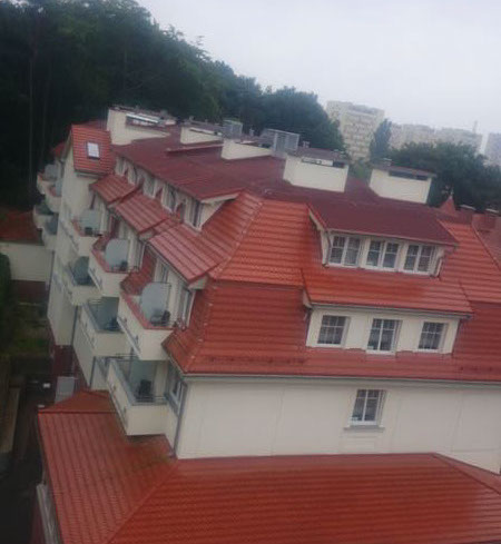 Dach na obiekcie hotelowym przy ul. Wyspiańskiego w Świnoujściu
